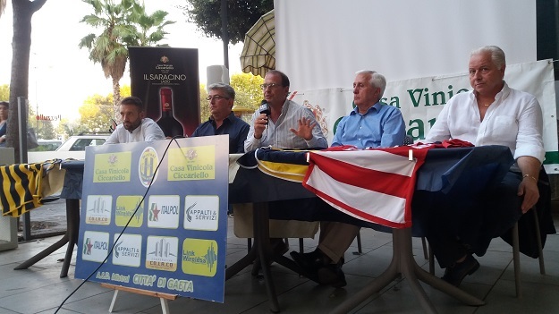 Uno scatto della presentazione con la presenza del sindaco 
