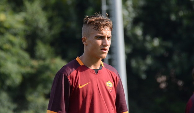 Mastromattei con la maglia della Roma ©Lori