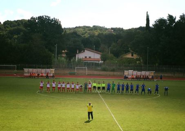 Le squadre a metà campo
