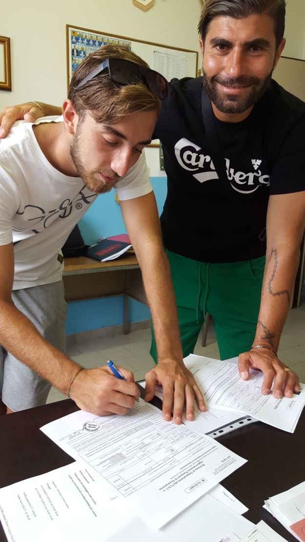 Loria assieme a Guida durante la firma