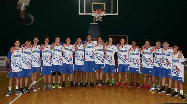 Foto di gruppo in casa Sezze