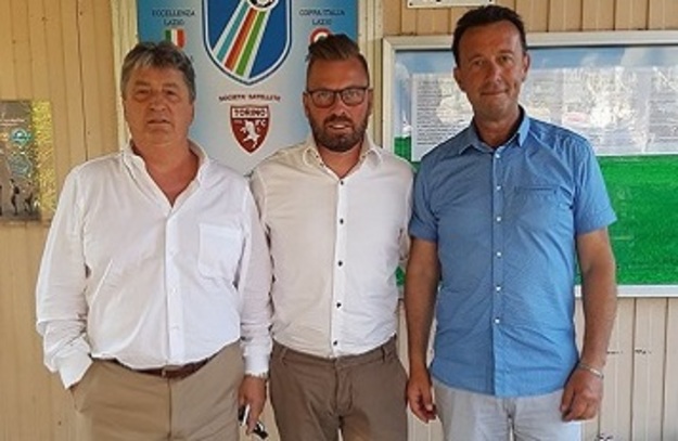 Coscia, al centro, con il presidente Camerini e il direttore Bianchi