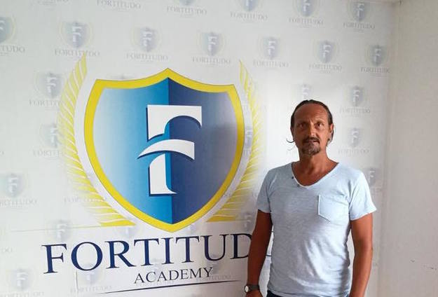 Sambucci posa per la Fortitudo Academy (©Facebook)