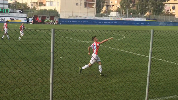 L&apos;esultanza di Perrupane dopo l&apos;1-0 (©GazReg)