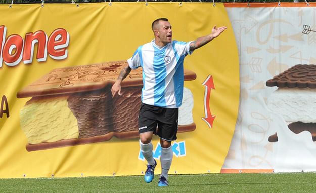 Gianluca Capolei, oggi un turno di riposo per il fantasista marinese che ha assistito al match dalla panchina (©DelGobbo)