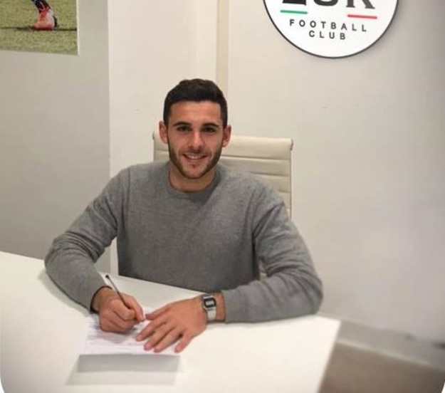 Vecchiotti al momento della firma