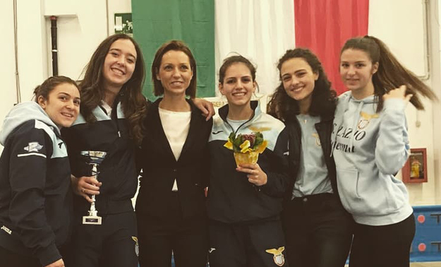 Le ragazze della Lazio con la Vezzali ©Cotoloni