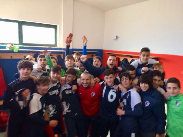 La gioia dei 2003 dopo la vittoria sul Villalba