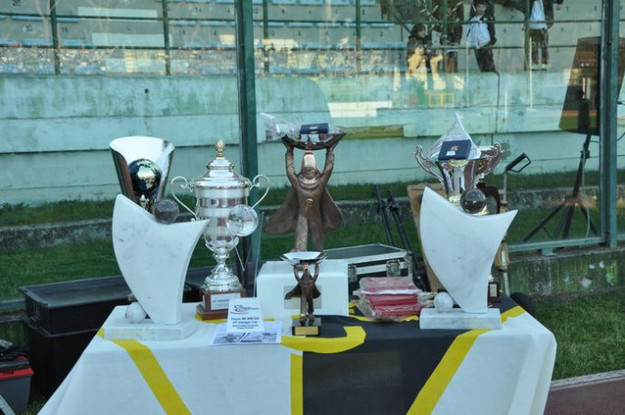 I premi esposti prima della finale dell&apos;anno scorso ©viareggiocup.com