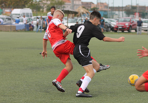 Orlandi forma l&apos;1-0 ©De Cesaris