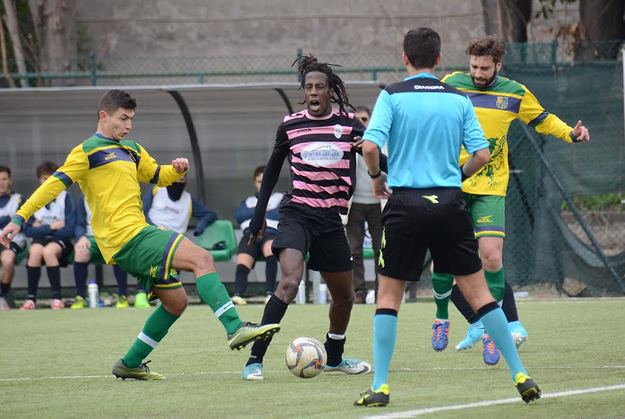 Baracchini in azione contro il Grifone Gialloverde (foto Torrisi)