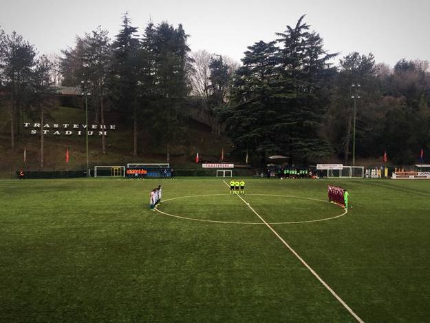 Il minuto di raccoglimento prima di Trastevere-Nuorese