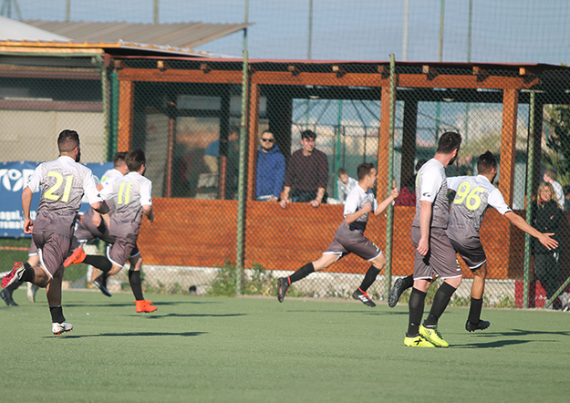 L&apos;esultanza della Roma VIII dopo il gol di Di Mena ©De Cesaris