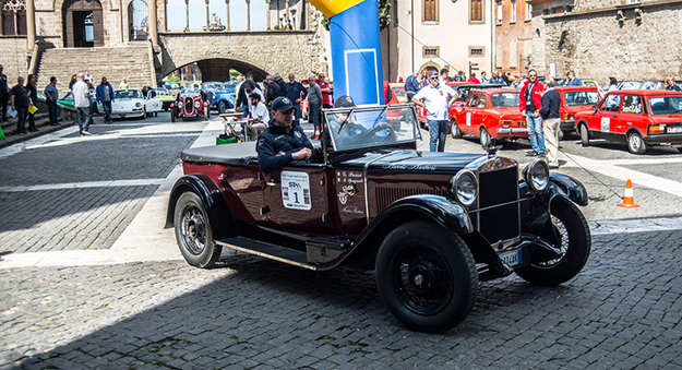 Una delle auto in gara