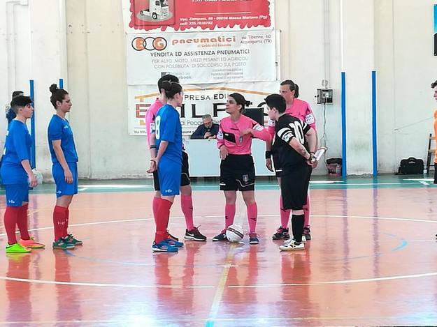 Ragazze stese dalla Campania
