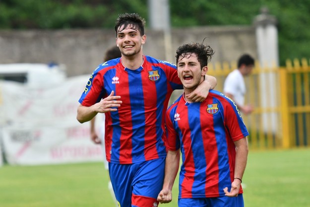 Fratini esulta dopo aver realizzato il gol del vantaggio ©Lori