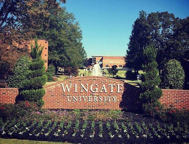 Una veduta esterna della Wingate University