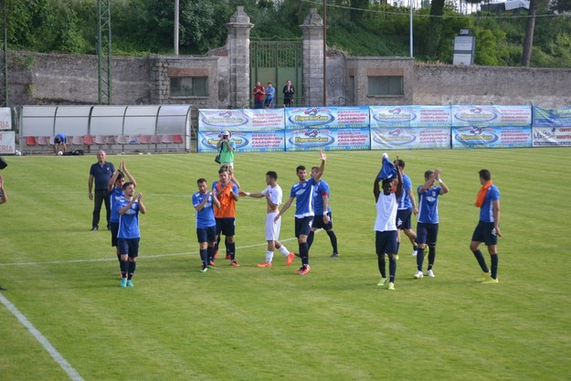 L&apos;esultanza finale dell&apos;Albalonga dopo il successo ai danni del Latina