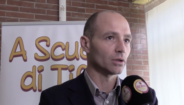 Daniele Frongia durante l&apos;evento A Scuola di Tifo