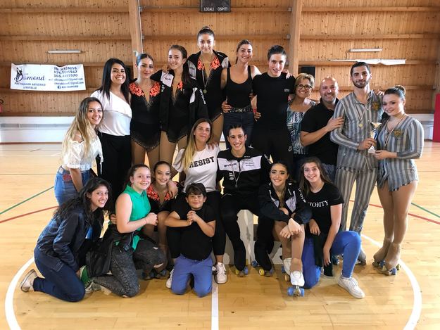 Foto di gruppo per il Frascati Skating