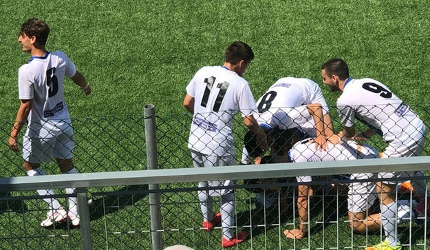 L&apos;esultanza della Racing Fondi dopo la rete dell&apos;1-0 realizzata da Giorgi