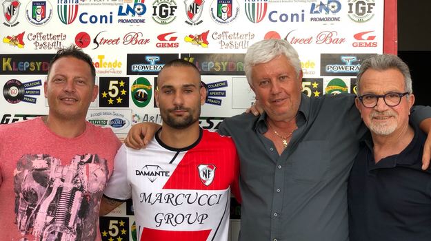 Laghigna assieme alla dirigenza biancorossa