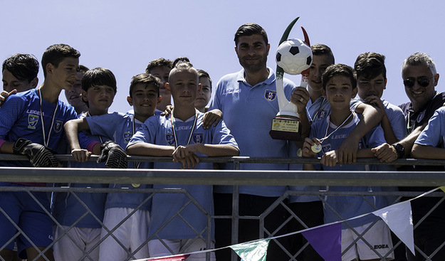 Mario Guida ed i calciatori dell&apos;Anzio