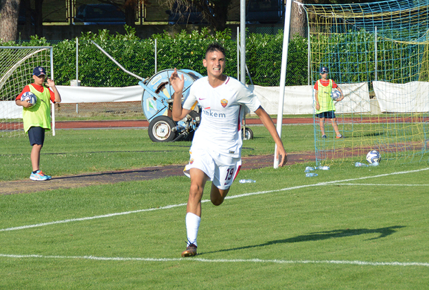 Bucri esulta dopo il gol dell&apos;1-1 (©GazReg)