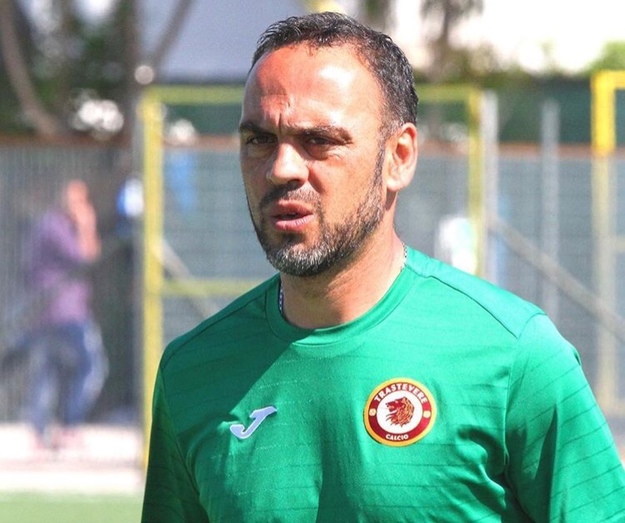 Pietrucci, allenatore dei classe 2002 (@Trastevere Calcio)