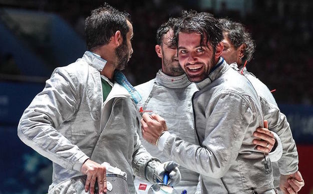  l&apos;abbraccio di squadra (foto Bizzi per Federscherma) 