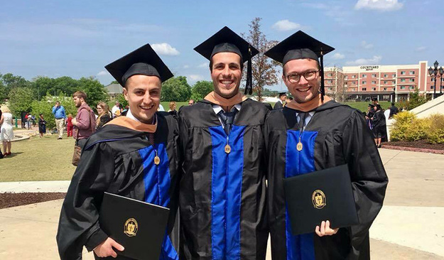 La laurea di Cordiano, al centro, di America