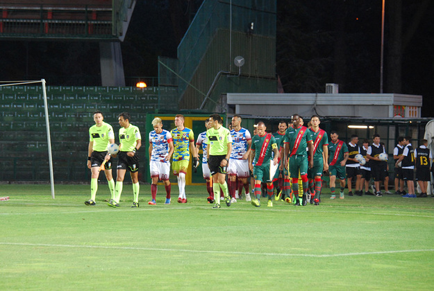 L&apos;ingresso in campo delle due squadre