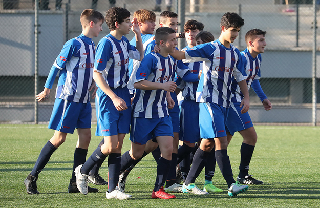 I ragazzi della Spes festeggiano dopo un gol