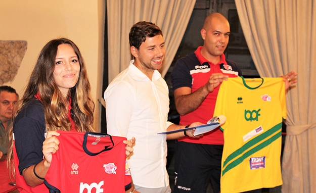 Francesca Di Prisco e Stefano D&apos;Ettore con le maglie