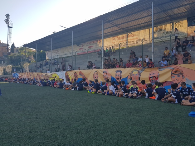 I bambini e il nuovo striscione
