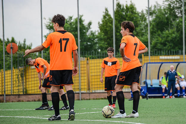 Alcuni calciatori del Carso (@SebastianoSerino)
