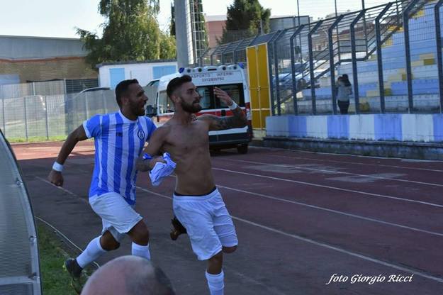 L&apos;esultanza di Vitolo abbracciato da Montella (Ph. Giorgio Ricci)