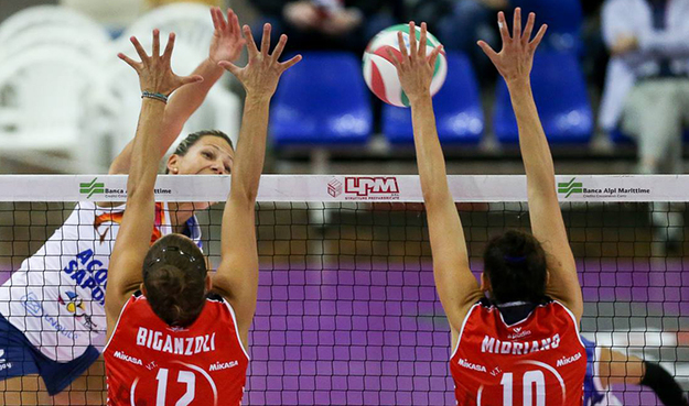 Sonja Percan all&apos;attacco