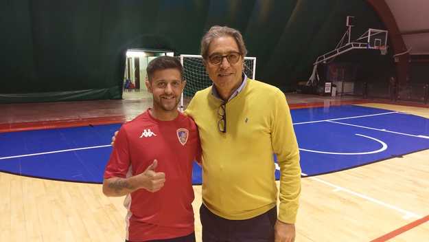 Nuninho in maglia Mirafin