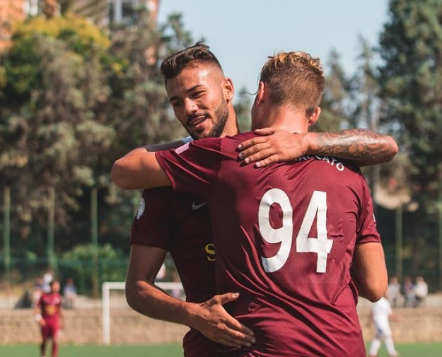 Calì nell&apos;abbraccio con Mastrosanti (©Vamos)
