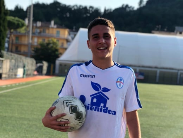 Federico Colacicco che porta il pallone a casa