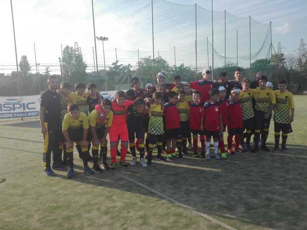 Foto di gruppo tra ASD Roma Disabili 2000 e ASD Nuova Milvia 