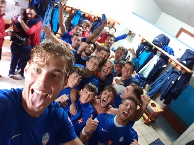Il selfie post partita di Mastrosanti e compagni (Facebook)