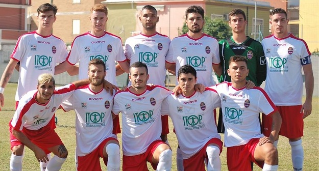 La squadra in posa (foto Fiumicino)