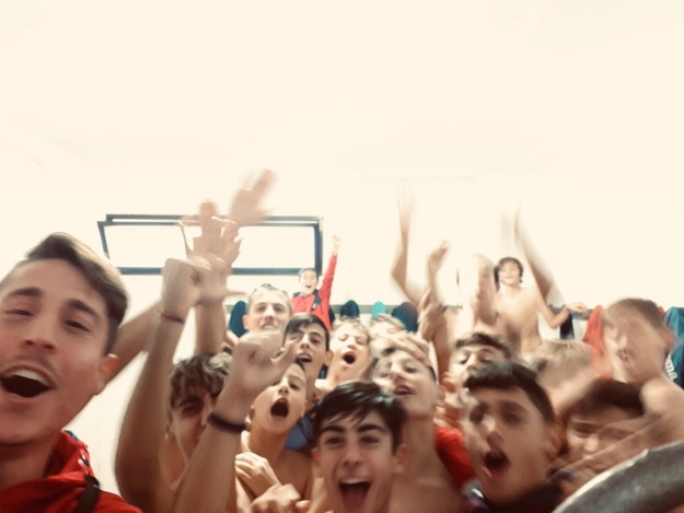 Un festoso selfie al termine della gara