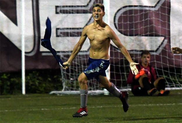 Crespi dopo il gol al Bini @Lori