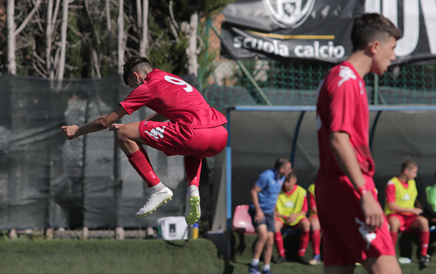 Un calciatore dell&apos;SFF Atletico