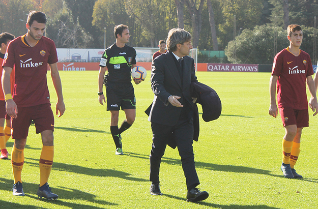 Alberto De Rossi tra i suoi ragazzi @MirnaDeCesaris