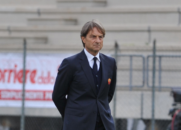 Alberto De Rossi pensieroso in panchina @DelGobbo