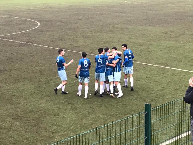 L&apos;esultanza dell&apos;Atletico Vescovio dopo il gol dell&apos;1-0 (foto di GazReg)